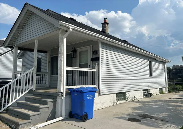 Photo 3 of Single family home for sale at 8484 Chalmers Ave, Warren, MI 48089 | MLS# 20261072099 | Listing updated on 2026-09-11