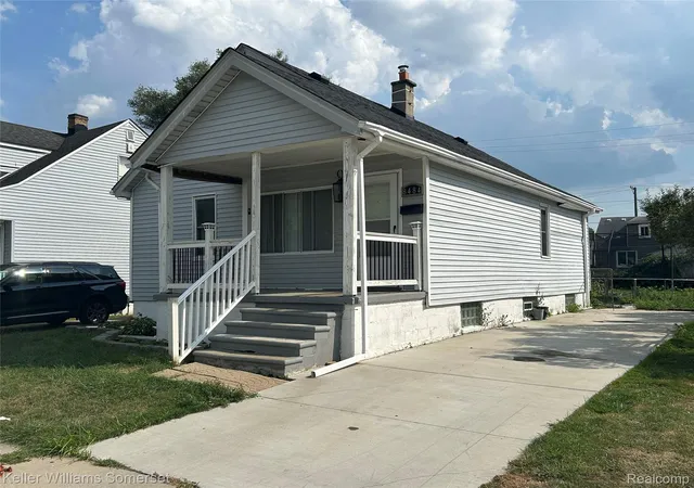 Photo 3 of Single family home for sale at 8484 Chalmers Ave, Warren, MI 48089 | MLS# 20261072099 | Listing updated on 2026-09-11