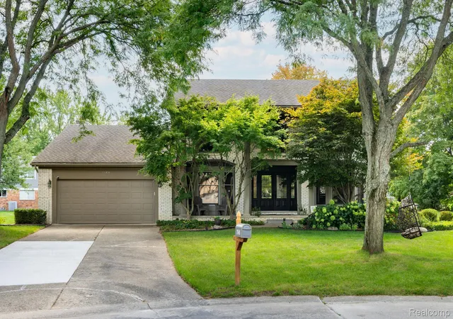 Photo 2 of Single family home for sale at 6253 Fairbrook Ct, West Bloomfield, MI 48322 | MLS# 20261072101 | Listing updated on 2026-09-13
