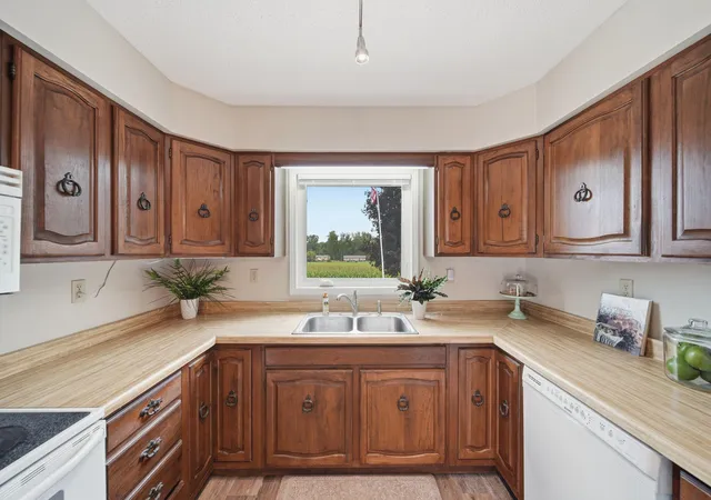 Photo 4 of Single family home for sale at 1829 N Sandstone Rd, Jackson, MI 49201 | MLS# 55026047576 | Listing updated on 2026-09-09