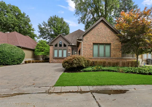 Photo 3 of Condo for sale at 6 Pembroke Ct, Dearborn, MI 48126 | MLS# 20261072115 | Listing updated on 2026-09-09