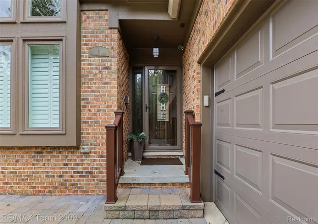 Listing Photo 5 - Condo for sale in building located at 6 Pembroke Ct, Dearborn, MI 48126
