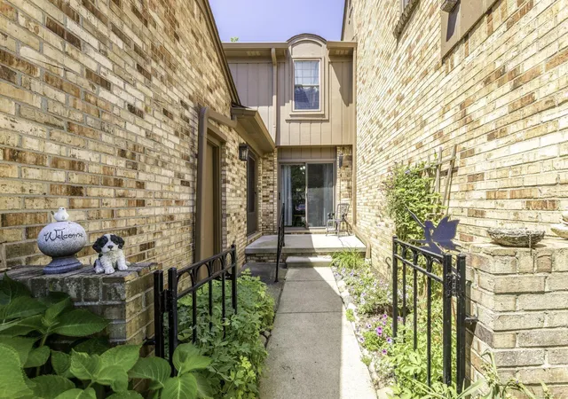 Photo 3 of Condo for sale at 1832 Burning Bush Ct, Rochester Hills, MI 48309 | MLS# 58050221099 | Listing updated on 2026-09-23