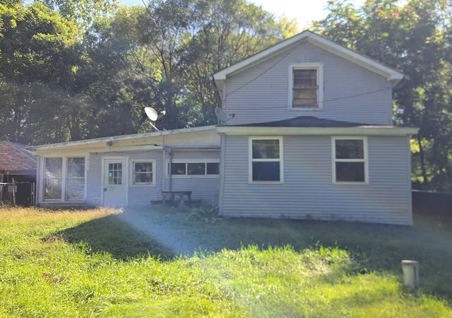 Single family home for sale at 1915 River St, Jackson, MI 49202 | MLS# 62026047584