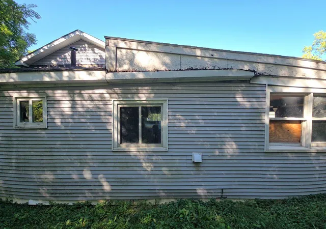 Photo 3 of Single family home for sale at 1915 River St, Jackson, MI 49202 | MLS# 62026047584 | Listing updated on 2026-09-08
