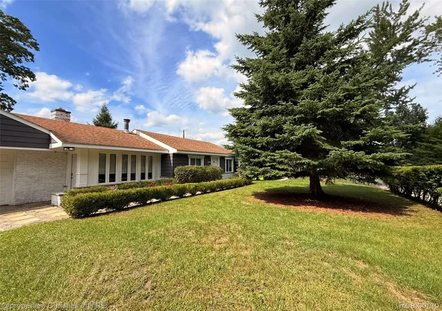 Photo 2 of Single family home for sale at 4166 Middledale Ave, West Bloomfield, MI 48323 | MLS# 20261072131 | Listing updated on 2026-09-10