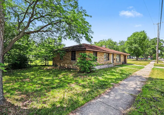 Photo 4 of Single family home for sale at 1635 Roberts St, Muskegon, MI 49442 | MLS# 71026047589 | Listing updated on 2026-09-08