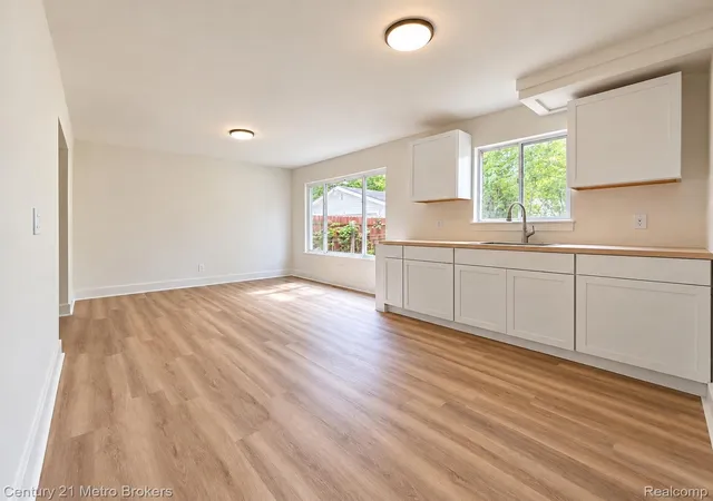 Photo 3 of Single family home for sale at 6418 Valorie Ln, Flint, MI 48504 | MLS# 20261072135 | Listing updated on 2026-09-11