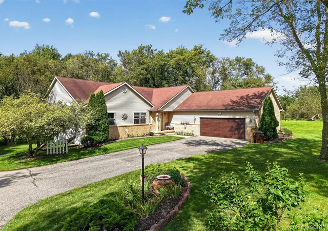 Photo 1 of Single family home for sale at 3122 County Farm Rd, Howell, MI 48843 | MLS# 20261072137 | Listing updated on 2026-09-12