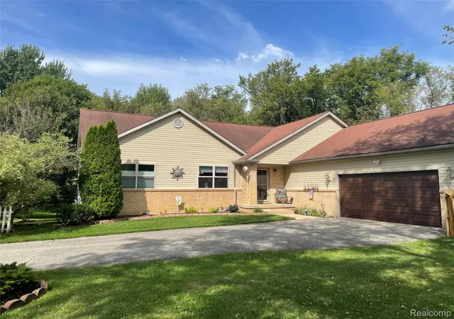 Photo 2 of Single family home for sale at 3122 County Farm Rd, Howell, MI 48843 | MLS# 20261072137 | Listing updated on 2026-09-12