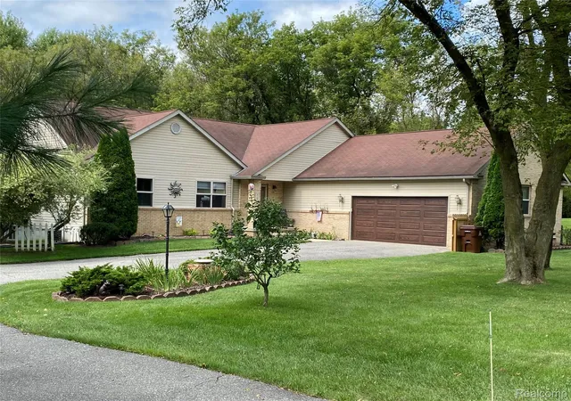Photo 3 of Single family home for sale at 3122 County Farm Rd, Howell, MI 48843 | MLS# 20261072137 | Listing updated on 2026-09-12