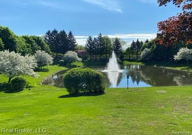 Photo 3 of Condo for sale at 37814 Avon Ln, Farmington Hills, MI 48331 | MLS# 20261072136 | Listing updated on 2026-10-10