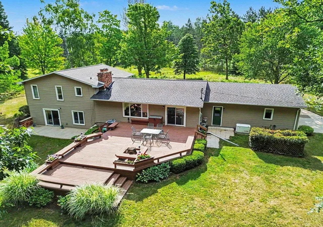 Photo 3 of Single family home for sale at 1492 W Bluegrass Rd, Mount Pleasant, MI 48858 | MLS# 79080073319 | Listing updated on 2026-09-11