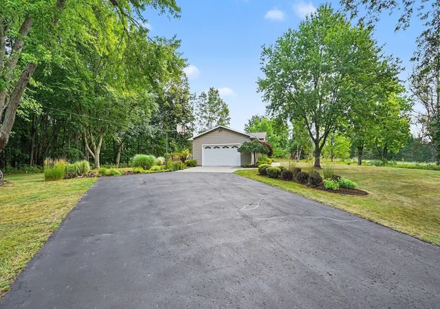 Photo 4 of Single family home for sale at 1492 W Bluegrass Rd, Mount Pleasant, MI 48858 | MLS# 79080073319 | Listing updated on 2026-09-11