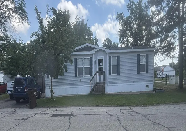 Photo 2 of Single family home for sale at 7061 W Bickett Blvd, Lansing, MI 48911 | MLS# 65026047593 | Listing updated on 2026-09-08
