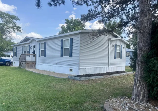 Photo 3 of Single family home for sale at 7061 W Bickett Blvd, Lansing, MI 48911 | MLS# 65026047593 | Listing updated on 2026-09-08