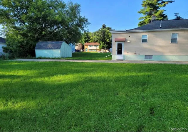 Photo 3 of Single family home for sale at 1159 Sutton Ave, Flint, MI 48504 | MLS# 20261072143 | Listing updated on 2026-09-10