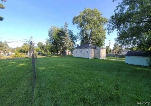 Photo 4 of Single family home for sale at 1159 Sutton Ave, Flint, MI 48504 | MLS# 20261072143 | Listing updated on 2026-09-10
