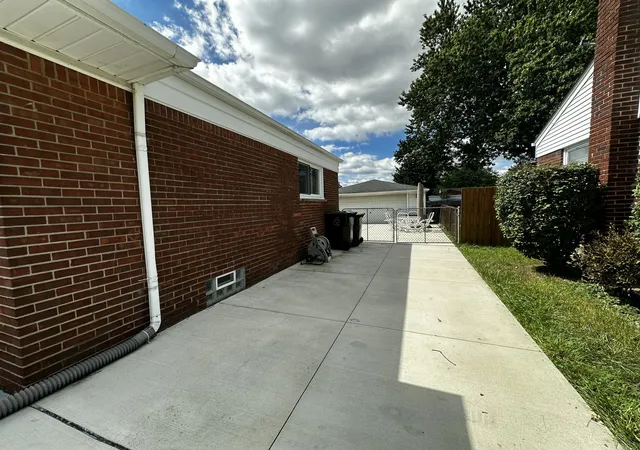 Photo 30 of Single family home for sale at 2728 Pinetree Dr, Trenton, MI 48183 | MLS# 81026047605 | Listing updated on 2026-09-12