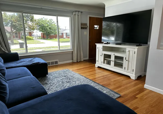 Photo 4 of Single family home for sale at 2728 Pinetree Dr, Trenton, MI 48183 | MLS# 81026047605 | Listing updated on 2026-09-12