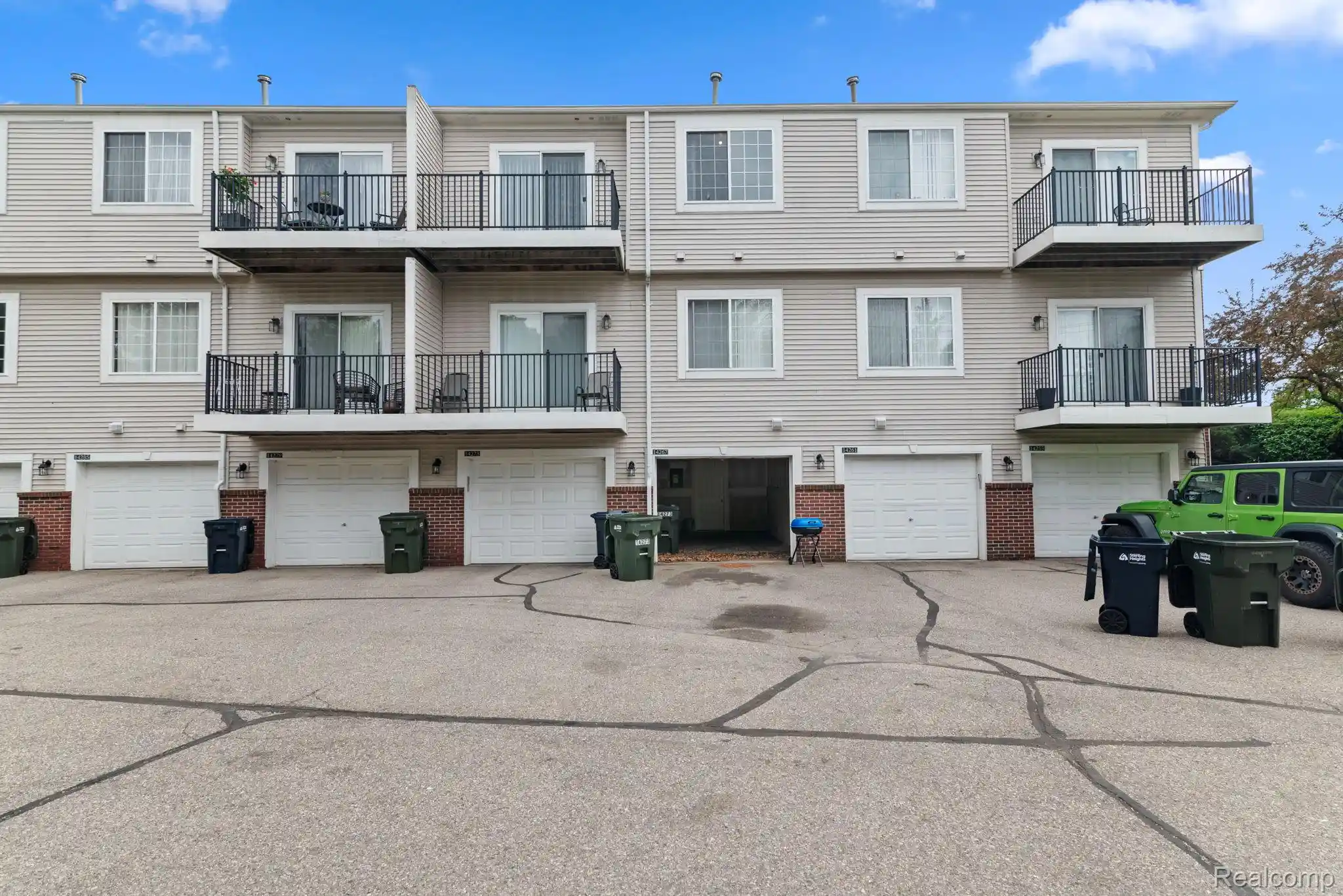 Listing Photo 19 - Condo for sale in 14267 Vauxhall Dr located at 14267 Vauxhall Dr, Sterling Heights, MI 48313 - Unit 14267 Vauxhall Dr