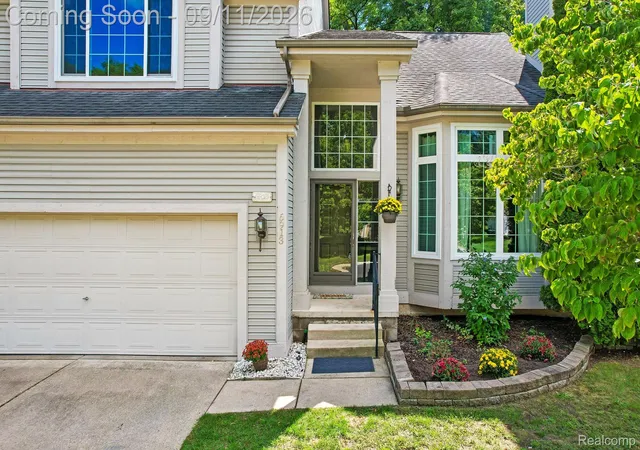 Photo 2 of Single family home for sale at 6913 Fox Ln, Waterford, MI 48327 | MLS# 20261072159 | Listing updated on 2026-09-12