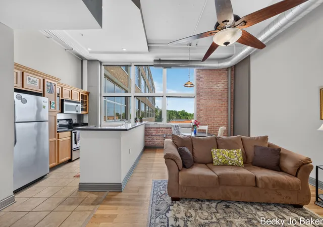 Photo 3 of Condo for sale at 930 Washington Ave #3M, Muskegon, MI 49441 | MLS# 71026047613 | Listing updated on 2026-09-10