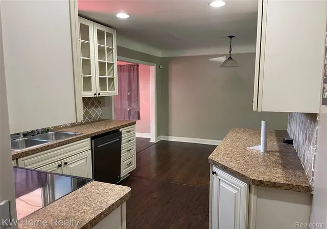 Photo 3 of Single family home for sale at 1220 Elford Ct, Grosse Pointe Woods, MI 48236 | MLS# 20261072177 | Listing updated on 2026-10-19