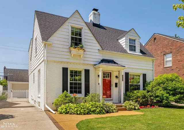 Photo 2 of Single family home for sale at 407 Lothrop Rd, Grosse Pointe Farms, MI 48236 | MLS# 58050221110 | Listing updated on 2026-09-10