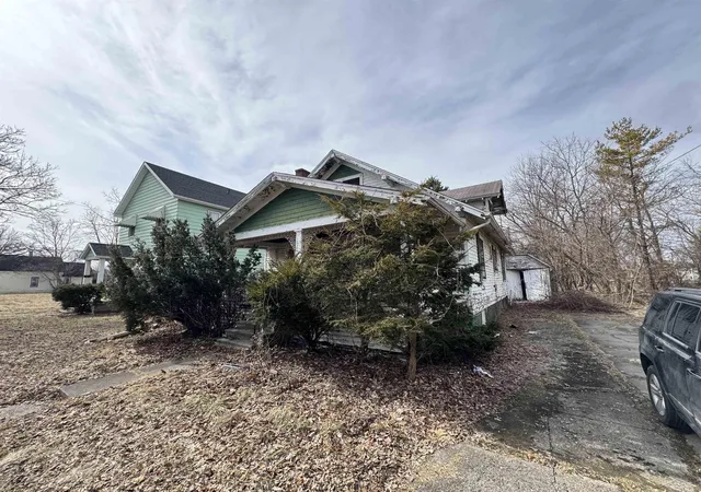 Photo 2 of Single family home for sale at 213 S 12th Street, Saginaw, MI 48601 | MLS# 61050221111 | Listing updated on 2026-09-09