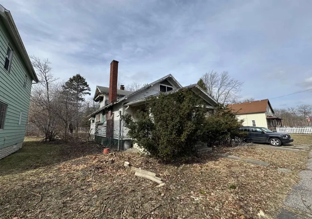 Photo 3 of Single family home for sale at 213 S 12th Street, Saginaw, MI 48601 | MLS# 61050221111 | Listing updated on 2026-09-09