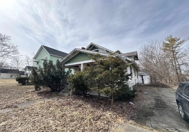 Photo 4 of Single family home for sale at 213 S 12th Street, Saginaw, MI 48601 | MLS# 61050221111 | Listing updated on 2026-09-09
