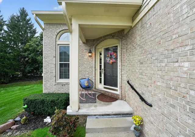 Listing Photo 4 - Condo for sale in building located at 24303 Weathervane Ct, Novi, MI 48374