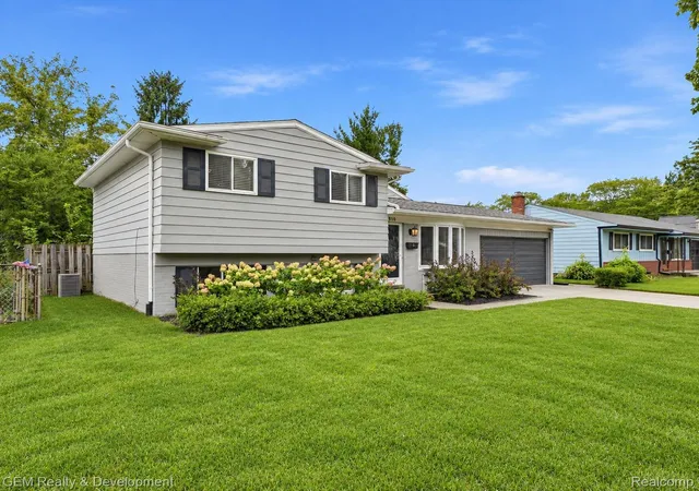 Photo 2 of Single family home for sale at 910 Virginia St, Plymouth, MI 48170 | MLS# 20261072187 | Listing updated on 2026-09-15