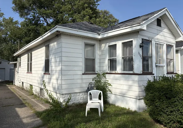 Photo 2 of Single family home for sale at 1106 E Laketon Ave, Muskegon, MI 49442 | MLS# 65026047618 | Listing updated on 2026-09-15