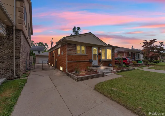 Photo 2 of Single family home for sale at 6625 N Beech Daly Rd, Dearborn Heights, MI 48127 | MLS# 20261072198 | Listing updated on 2026-09-18