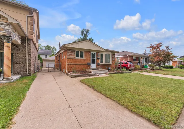 Photo 4 of Single family home for sale at 6625 N Beech Daly Rd, Dearborn Heights, MI 48127 | MLS# 20261072198 | Listing updated on 2026-09-18