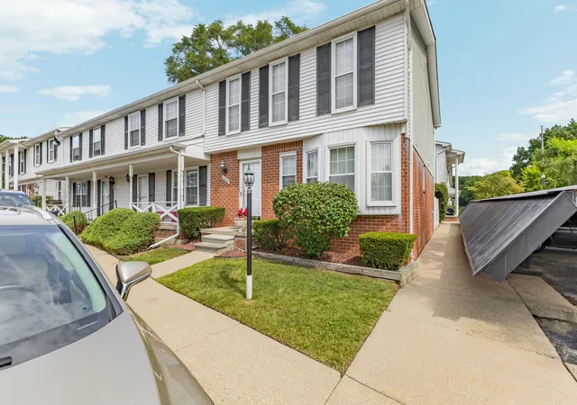 Photo 2 of Condo for sale at 21691 Hidden Rivers Dr N #50, Southfield, MI 48075 | MLS# 81026047624 | Listing updated on 2026-09-11