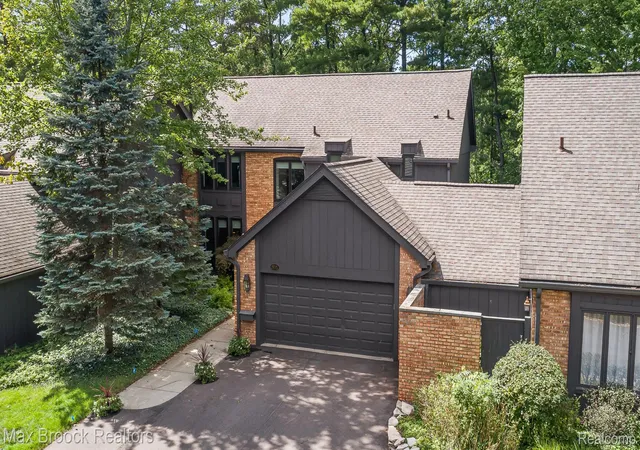 Photo 1 of Condo for sale at 1935 Pine Ridge Ln, Bloomfield Hills, MI 48302 | MLS# 20261072211 | Listing updated on 2026-09-09