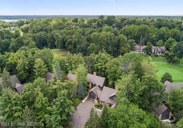 Photo 2 of Condo for sale at 1935 Pine Ridge Ln, Bloomfield Hills, MI 48302 | MLS# 20261072211 | Listing updated on 2026-09-09