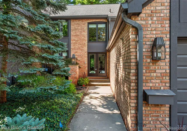 Photo 3 of Condo for sale at 1935 Pine Ridge Ln, Bloomfield Hills, MI 48302 | MLS# 20261072211 | Listing updated on 2026-09-09