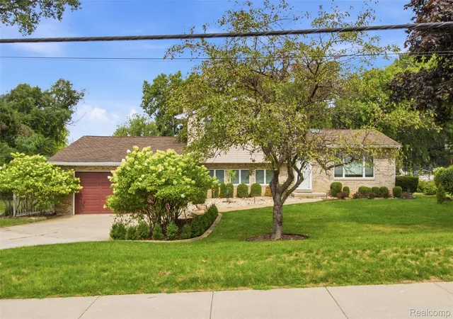 Photo 2 of Single family home for sale at 5150 Commerce Rd, West Bloomfield, MI 48324 | MLS# 20261072209 | Listing updated on 2026-09-13