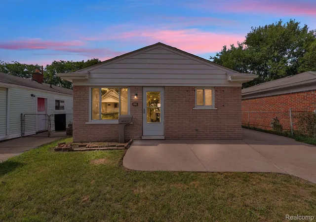 Photo 1 of Single family home for sale at 1433 Reo Ave, Lincoln Park, MI 48146 | MLS# 20261072216 | Listing updated on 2026-09-14