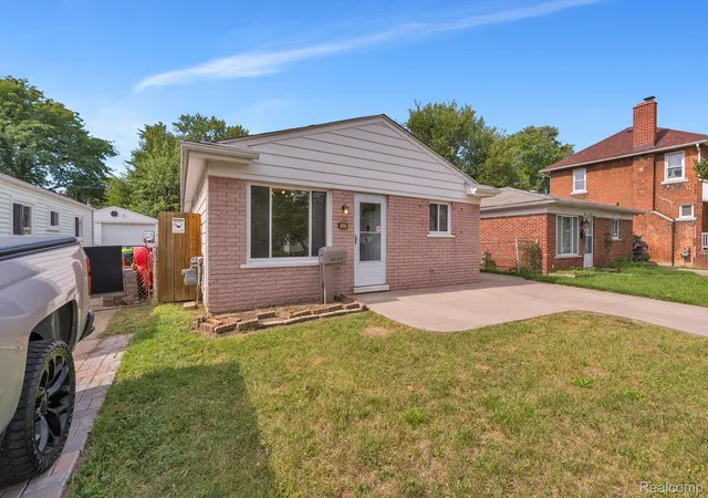 Photo 2 of Single family home for sale at 1433 Reo Ave, Lincoln Park, MI 48146 | MLS# 20261072216 | Listing updated on 2026-09-14