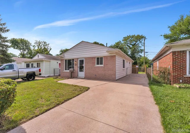 Photo 3 of Single family home for sale at 1433 Reo Ave, Lincoln Park, MI 48146 | MLS# 20261072216 | Listing updated on 2026-09-14