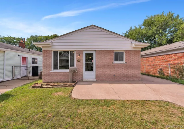 Photo 3 of Single family home for sale at 1433 Reo Ave, Lincoln Park, MI 48146 | MLS# 20261072216 | Listing updated on 2026-09-14