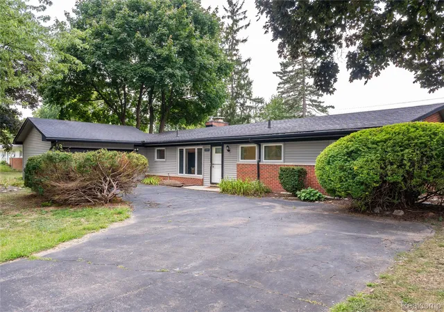 Single family home for sale at 32515 Nottingham Knls, Farmington Hills, MI 48334 | MLS# 20261072222