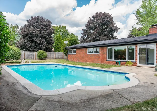 Photo 2 of Single family home for sale at 32515 Nottingham Knls, Farmington Hills, MI 48334 | MLS# 20261072222 | Listing updated on 2026-09-14