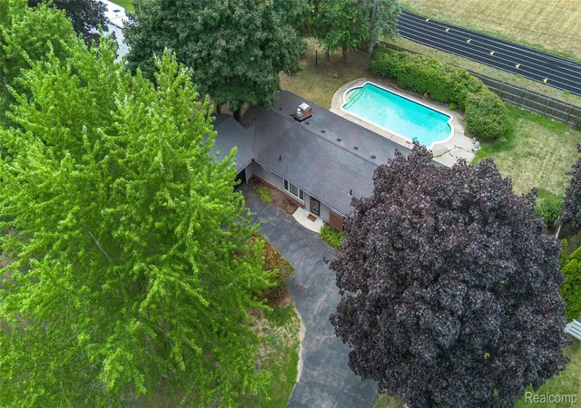 Photo 3 of Single family home for sale at 32515 Nottingham Knls, Farmington Hills, MI 48334 | MLS# 20261072222 | Listing updated on 2026-09-14
