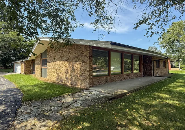 Photo 2 of Single family home for sale at 820 Iroquois Trl, Niles, MI 49120 | MLS# 69026047634 | Listing updated on 2026-09-11